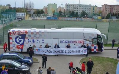 Knurów przystankiem dla autokaru Górnika Zabrze (4)