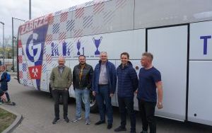 Knurów przystankiem dla autokaru Górnika Zabrze (3)