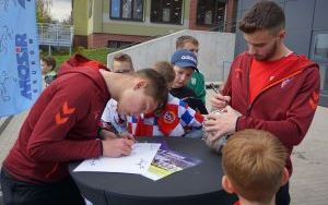 Knurów przystankiem dla autokaru Górnika Zabrze (6)